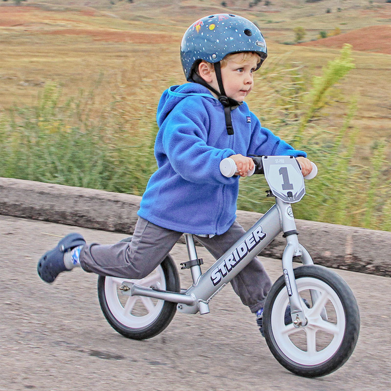 Correr sentado en una Bicicleta de Balance Strider