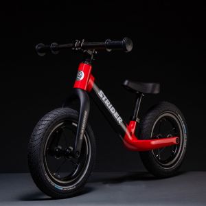 Strider lanzó una bici de fibra de Carbono para los pequeños del Kindergarten